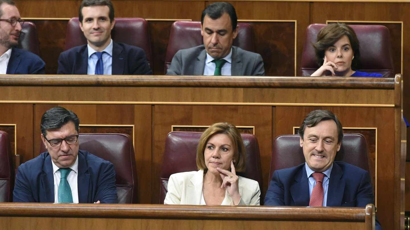 Hernando, Cospedal y Santamaría, en el hemiciclo.