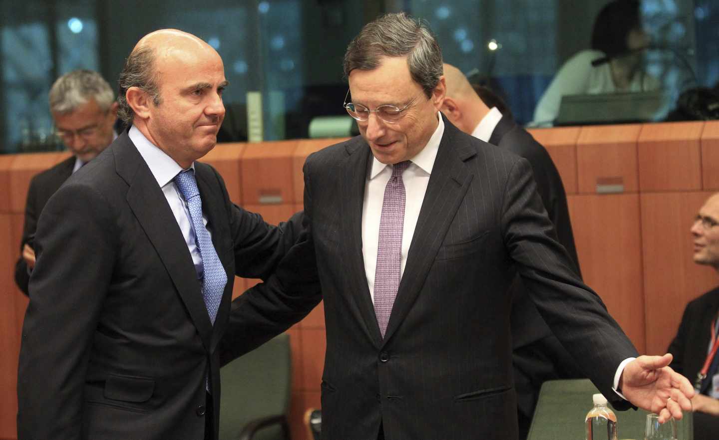 Draghi despacha las amenazas sobre Europa: "El euro es irreversible".
