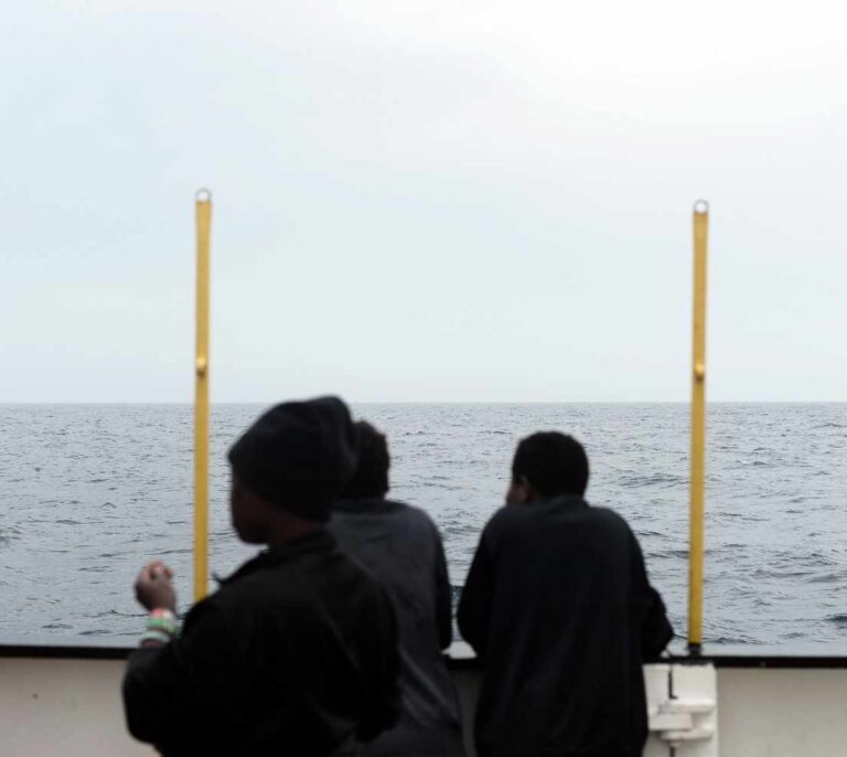 El mal tiempo obliga a cambiar de ruta al Aquarius, que llegará a Valencia el domingo