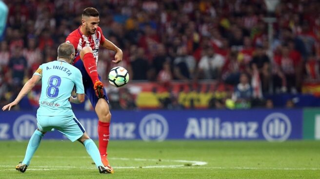 koke iniesta Koke e Iniesta disputan un balón en un partido de Liga.
