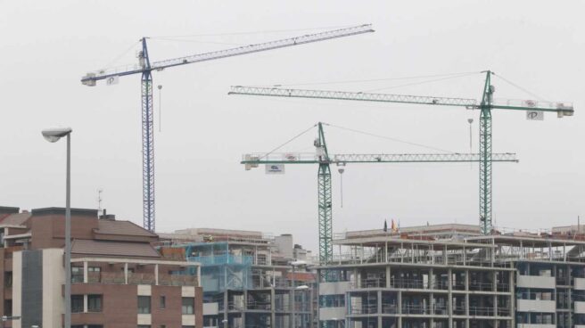 La firma de hipotecas se dispara un 34,2% en abril, según los datos del INE.