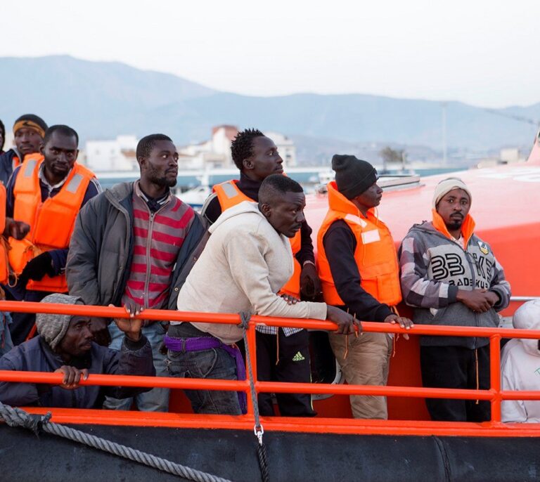 Más de 800 inmigrantes rescatados en pateras en Andalucía y Canarias