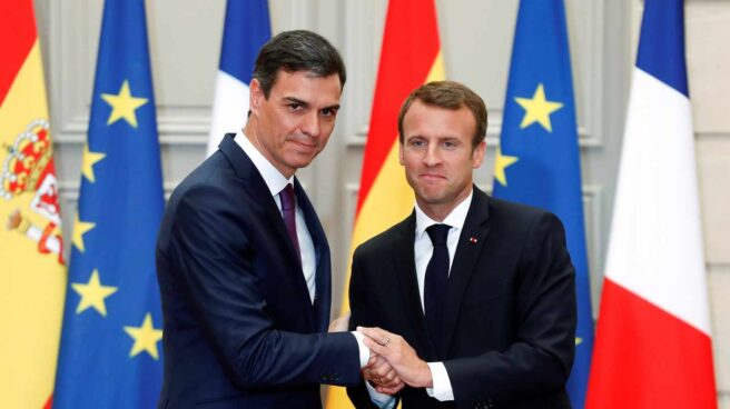 Sánchez y Macron proponen crear centros "cerrados" de migrantes en la UE