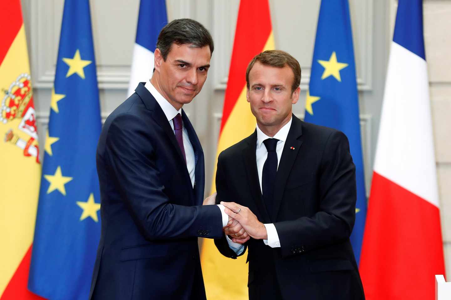 Sánchez y Macron proponen crear centros "cerrados" de migrantes en la UE