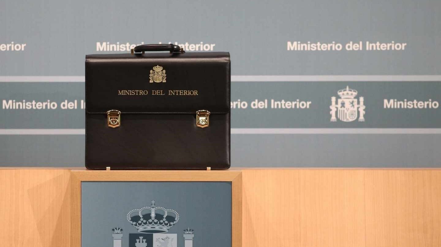 Cartera ministerial entregada a Fernando Grande-Marlaska, sucesor de Zoido en Interior.