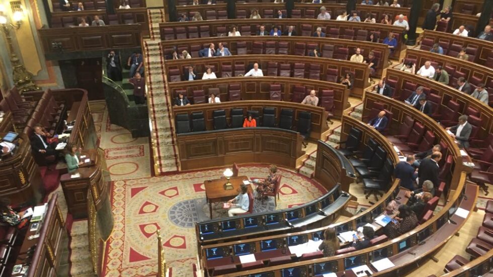 Margarita Robles, en su escaño de ministra de Defensa en el Congreso de los Diputados.