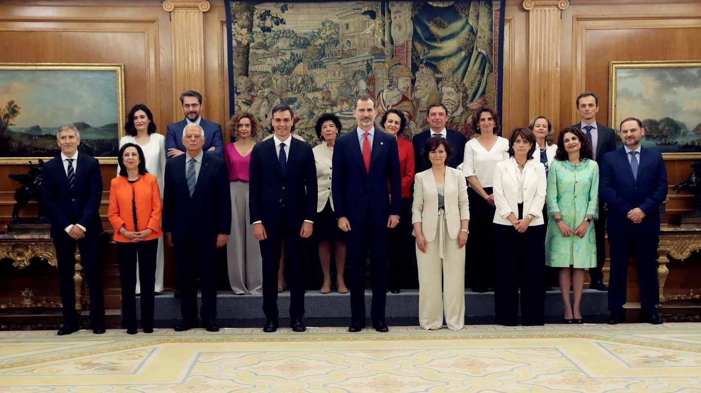 Los nuevos ministros en el Palacio de la Zarzuela.