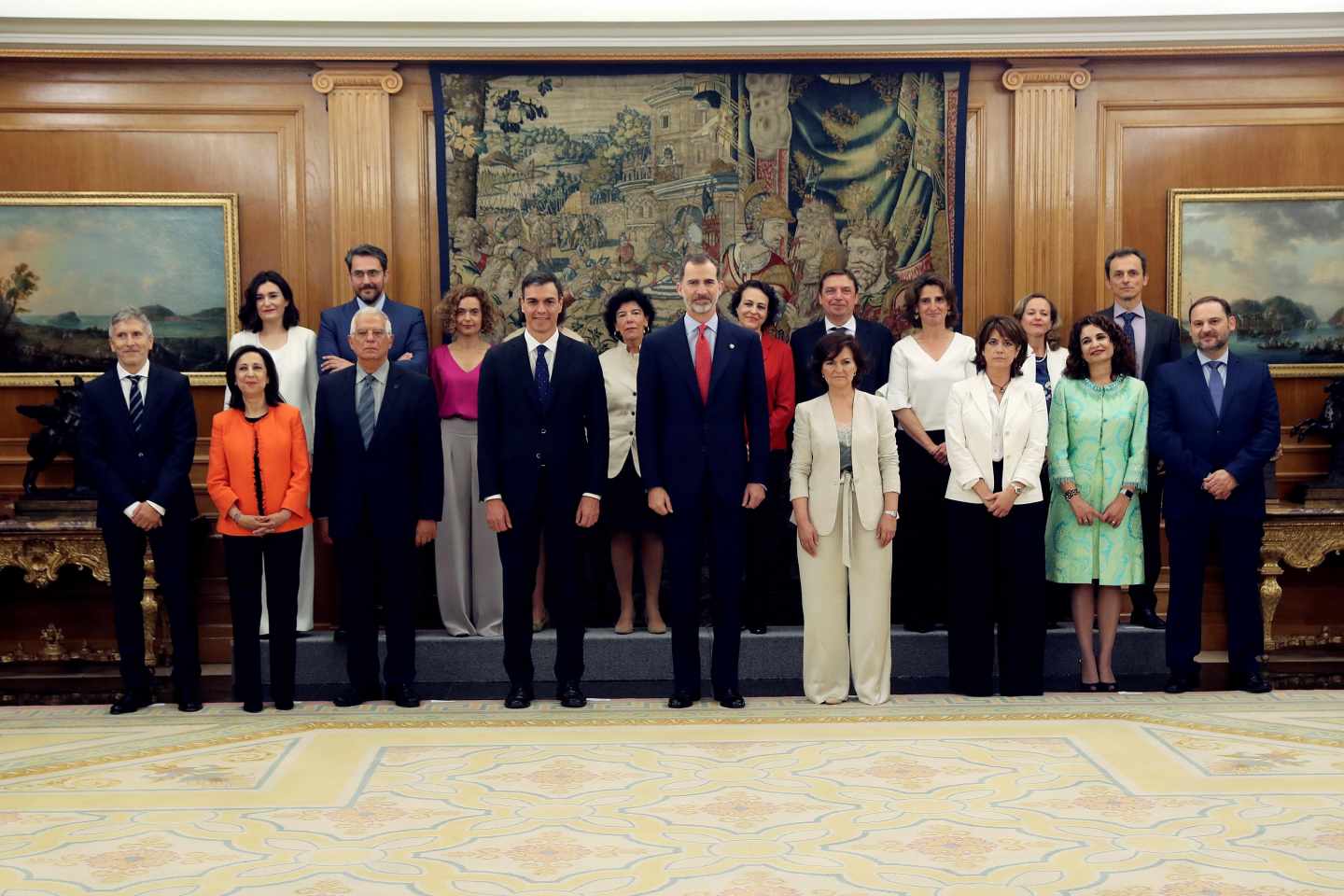 Los nuevos ministros en el Palacio de la Zarzuela.