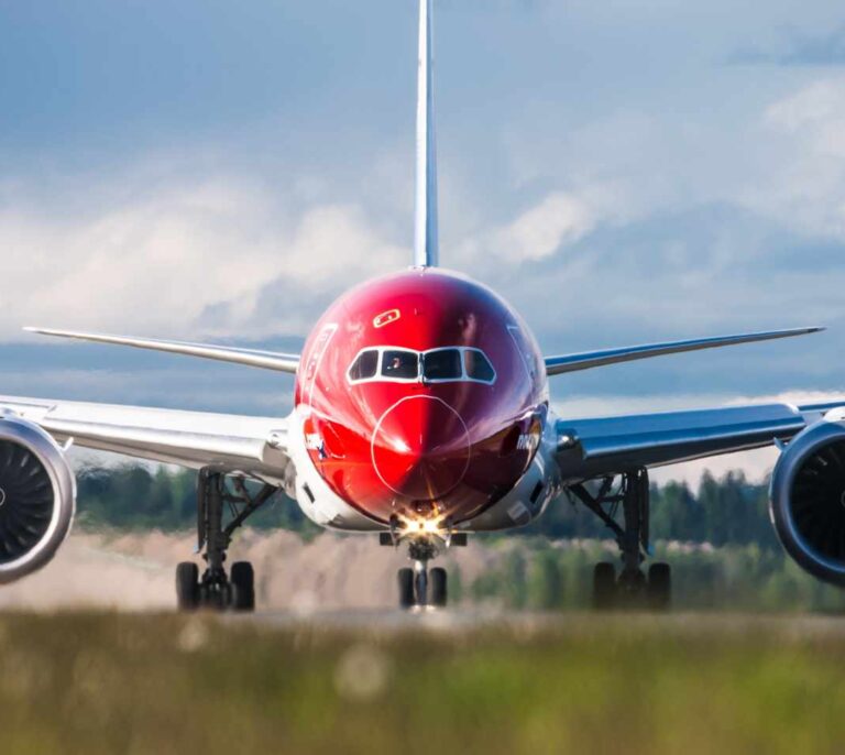 Lufthansa desafía a la dueña de Iberia y entra en la puja por tomar el control de Norwegian