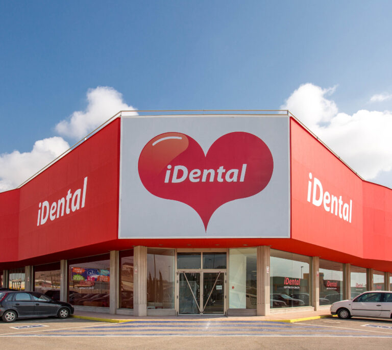 FACUA pide cambios legales frente a los cierres de las clínicas dentales como iDental