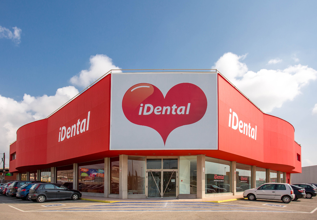 FACUA pide cambios legales frente a los cierres de las clínicas dentales como iDental