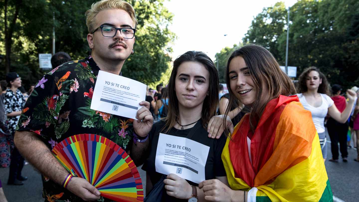 Javi Cristina y Bea estudiantes