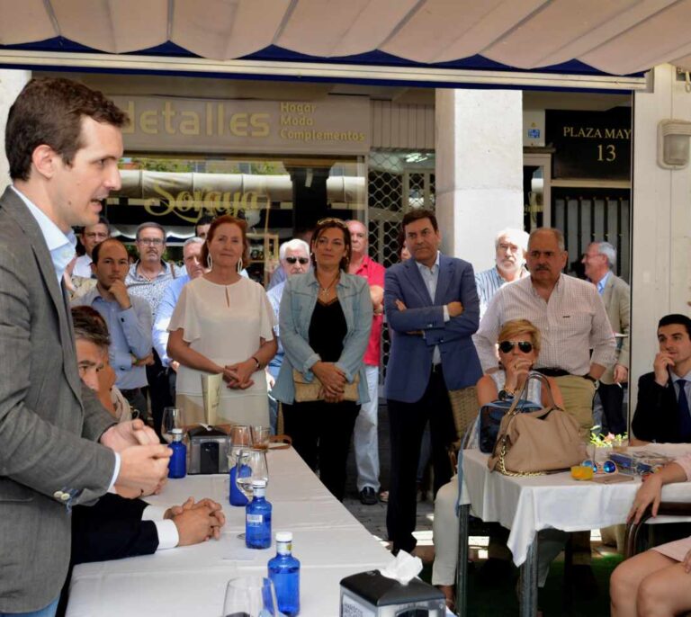 El rector de la URJC admite posibles "irregularidades" con el máster de Casado