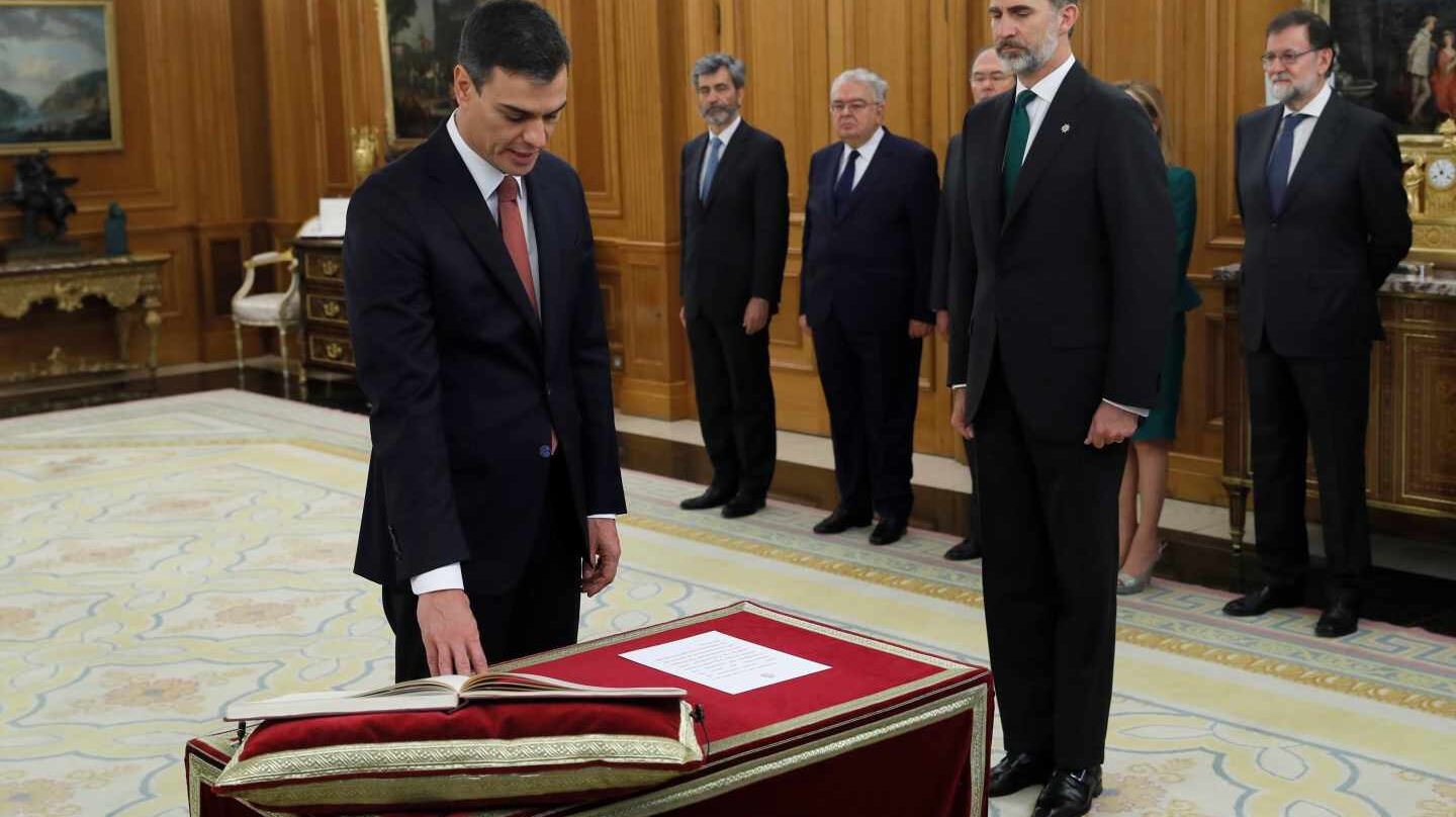 El líder del PSOE, Pedro Sánchez, en la toma de posesión como presidenete del Gobierno ante el Rey Felipe VI.