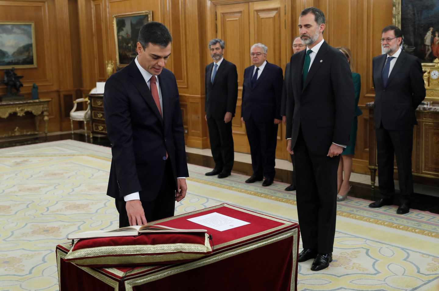 El líder del PSOE, Pedro Sánchez, en la toma de posesión como presidenete del Gobierno ante el Rey Felipe VI.