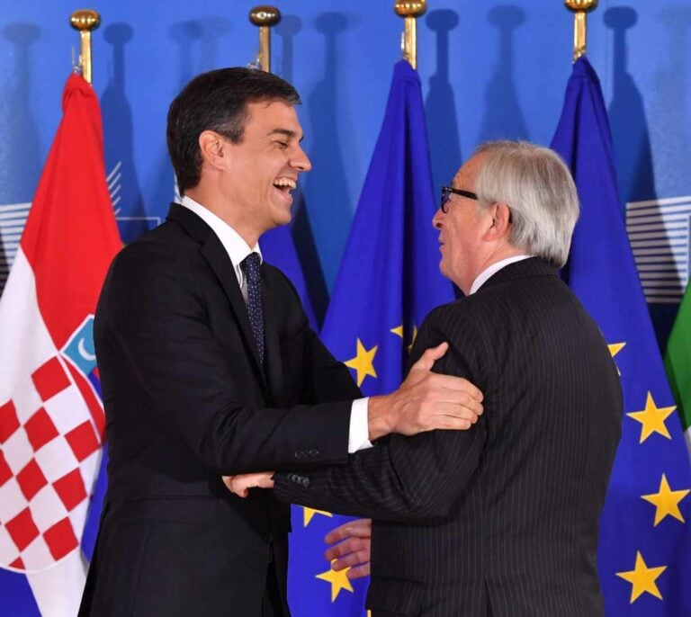 Sánchez, contra todos: Bruselas también duda de la subida del salario mínimo