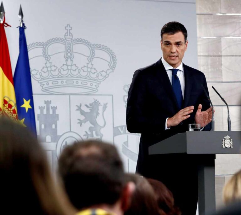 Sánchez destaca la "experiencia contrastada" y la "vocación de servicio" de sus ministros