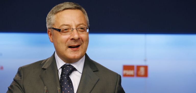 Directivos de la 'era Zapatero' maniobran para copar puestos en Adif y Renfe