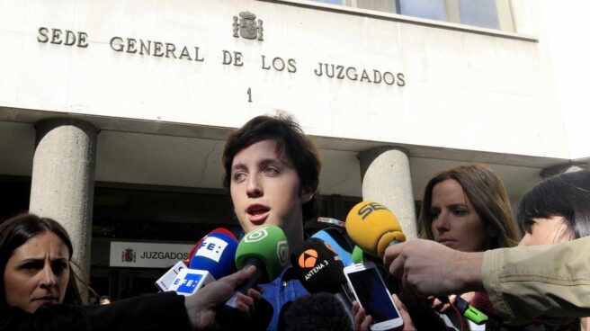 Francisco Nicolás Gómez Iglesias atiende a los periodistas tras una de sus declaraciones en los juzgados.