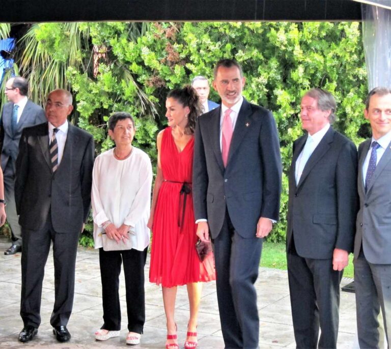 Felipe VI reivindica su compromiso con la Cataluña "de todos" ante un auditorio sin instituciones catalanas