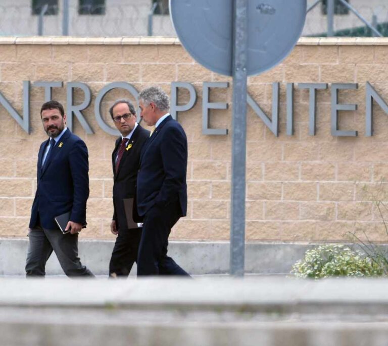 Los consellers de Torra escenifican el traspaso de carteras en prisión