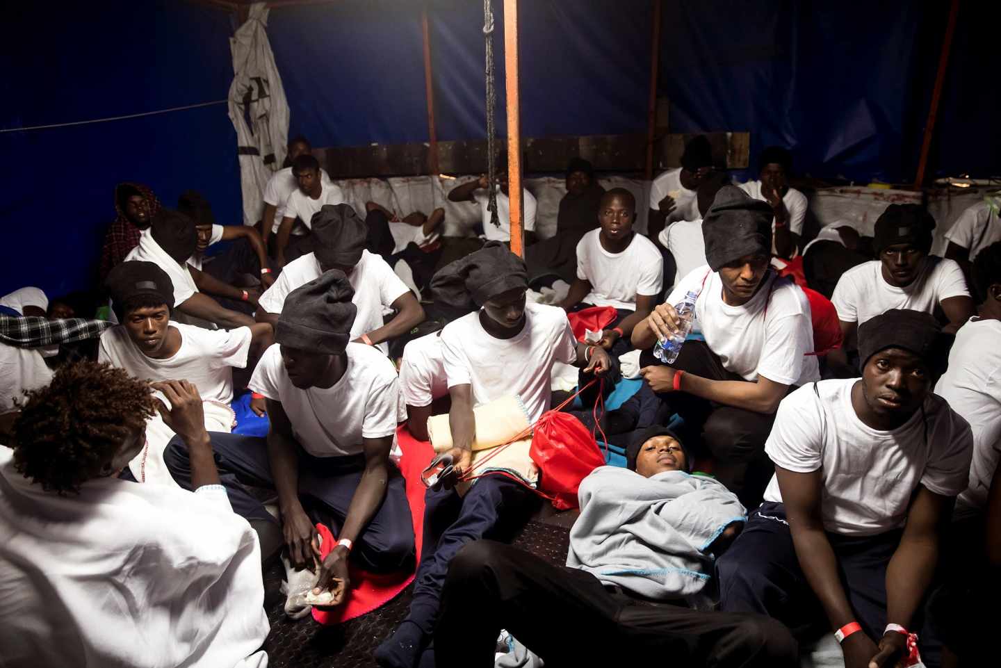 Rescate de inmigrantes en el barco Aquarius, la madrugada del 10 de junio.