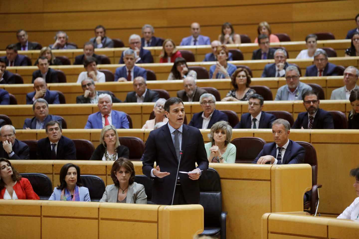 Sánchez se estrena en el Senado culpando al PP del independentismo y pidiéndole lealtad