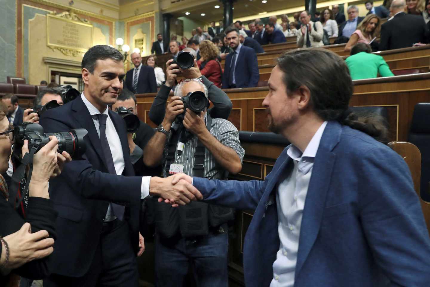 Primeras exigencias de Iglesias a Sánchez: igualar permisos y ajustar pensiones al IPC este mismo viernes