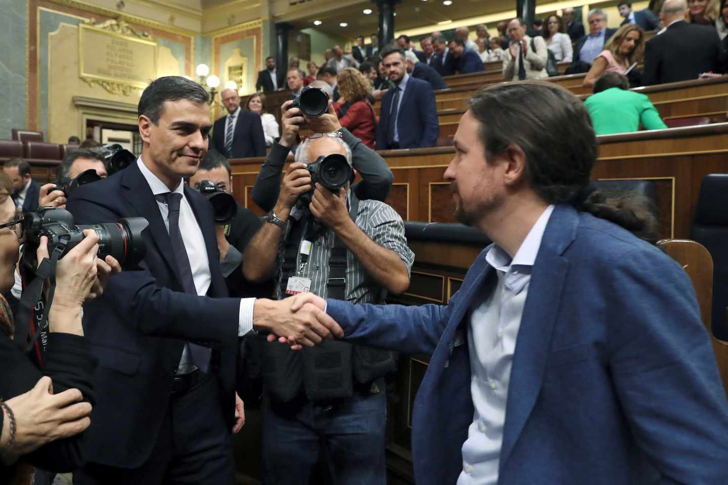 El PSOE ve un "acercamiento posible" con Podemos para aprobar el techo de gasto