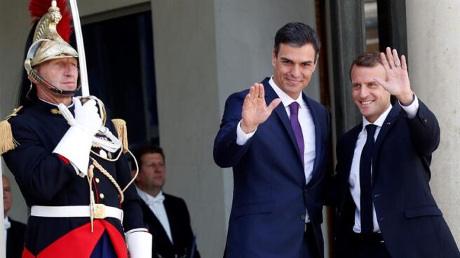 Sánchez inicia con Macron su gira europea en busca de un pacto en política migratoria