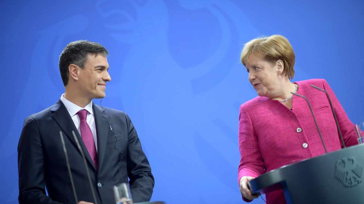 Pedro Sánchez y Angela Merkel.