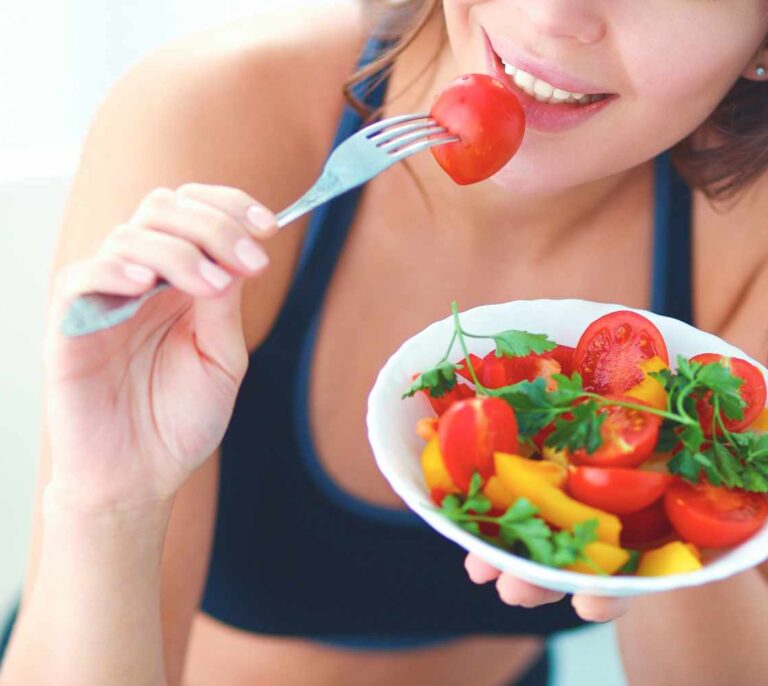 Diez consejos para comer sano en la oficina este verano