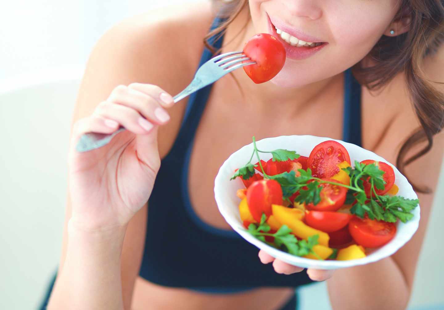 Diez consejos para comer sano en la oficina en verano.