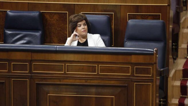 Soraya Sáenz de Santamaría en su escaño del Congreso.