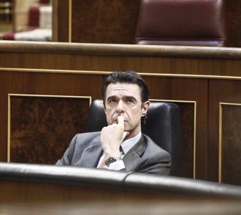 Los 30 ministros del Gobierno que renunciaron a su cargo