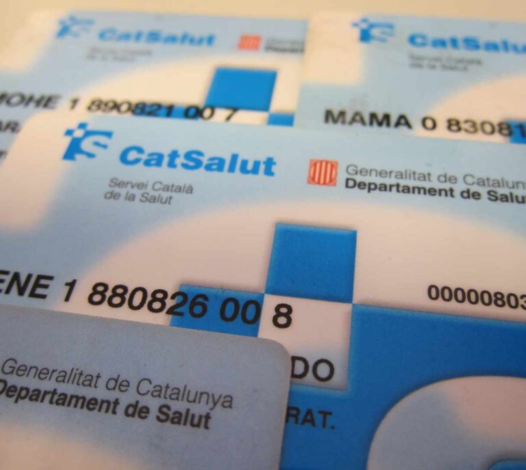 El TSJC anula la orden del Govern que garantizaba la sanidad a los "sin papeles"