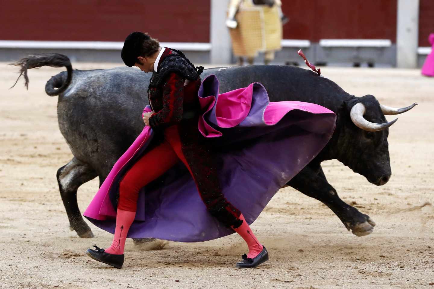 El diestro Fernando Robleño durante una corrida de San Isidro.