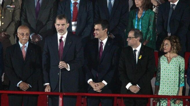 Pedro Sánchez reunión Quim Torra Rey El Rey, Pedro Sánchez, Quim Torra y la ministra Batet, en la inauguración de los Juegos Mediterráneos de Tarragona.