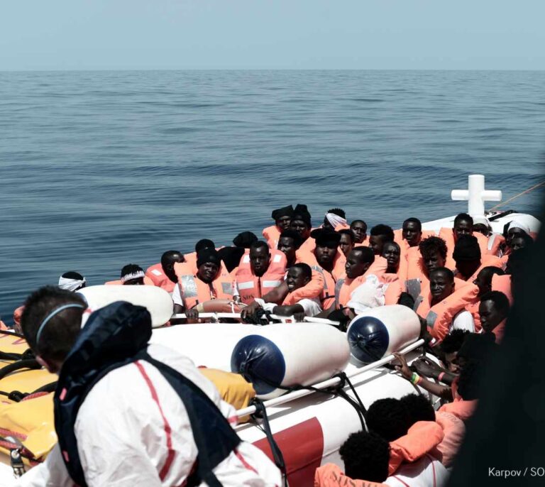 El Gobierno acogerá a los migrantes del Aquarius como refugiados y distribuirá su acogida