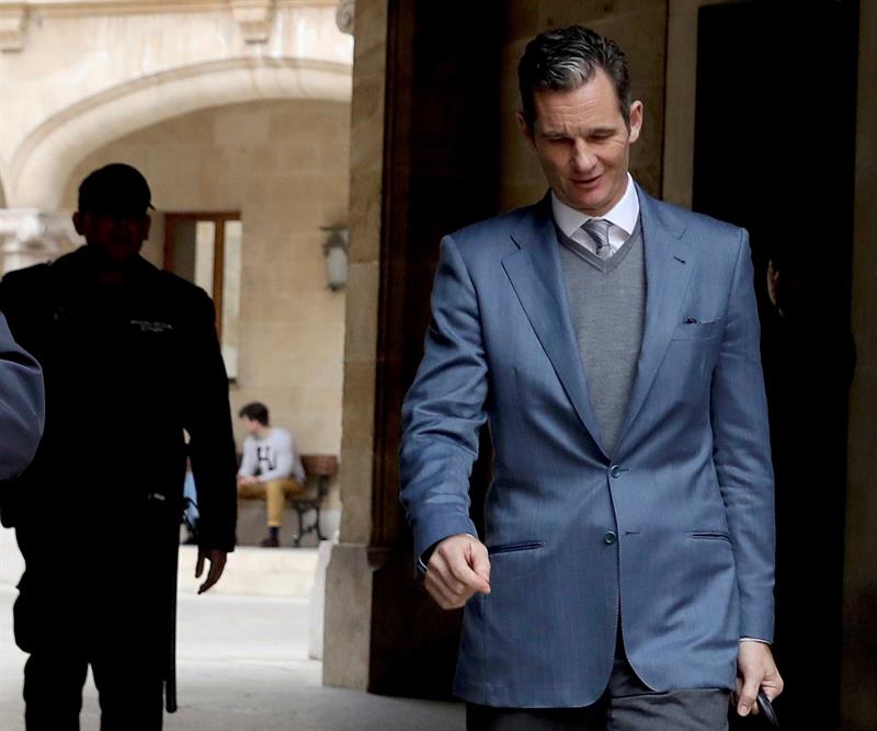 Iñaki Urdangarin, saliendo de la Audiencia de Palma.