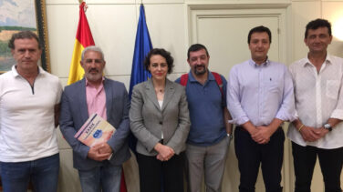 La ministra Valerio agilizará la jubilación anticipada de los policías locales tras recibirles
