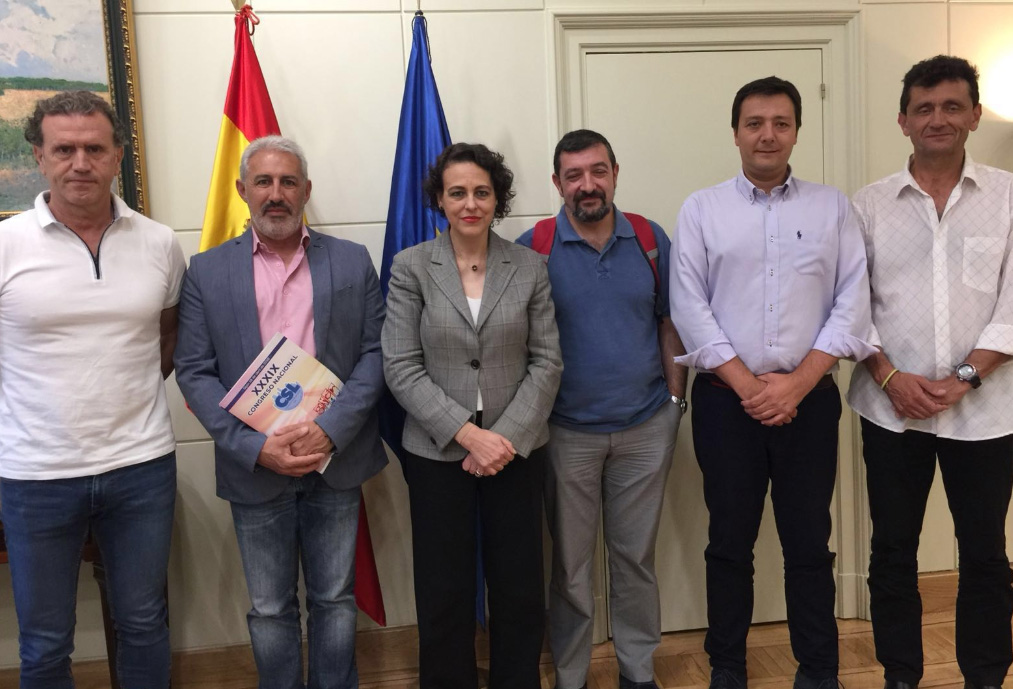 La ministra de Trabajo, Magdalena Valerio, reunida con la Plataforma Nacional por el Anticipo de la Jubilación de los Policías Locales.