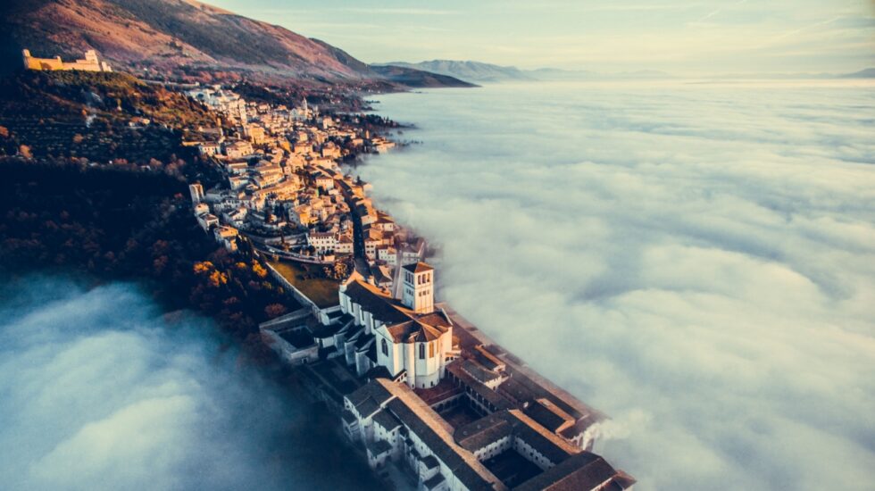 Ganador. 'Asís sobre las nubes' de Francesco Cattuto.