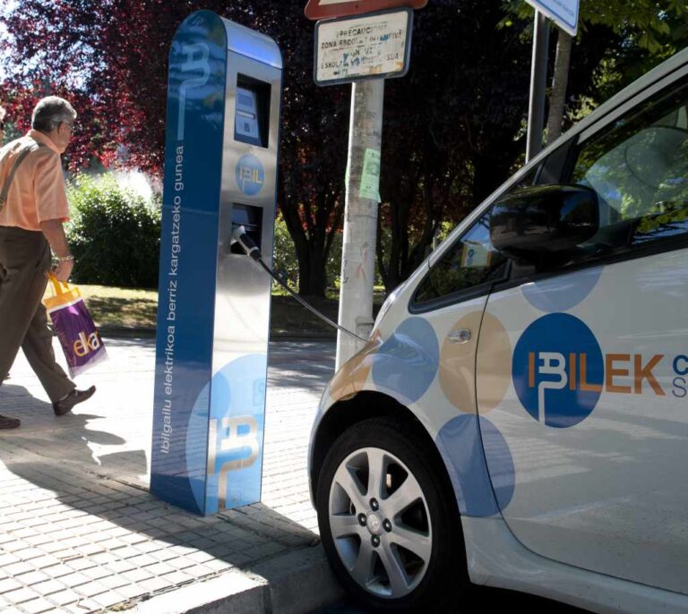 Euskadi subvenciona con 3.000 euros la compra de un coche eléctrico