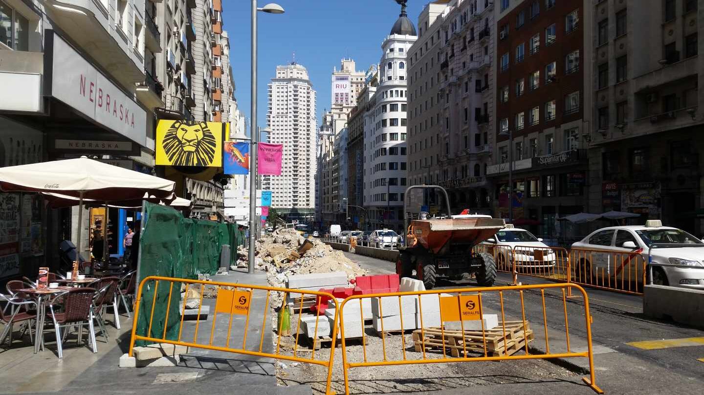 La Gran Vía de Madrid, patas arriba