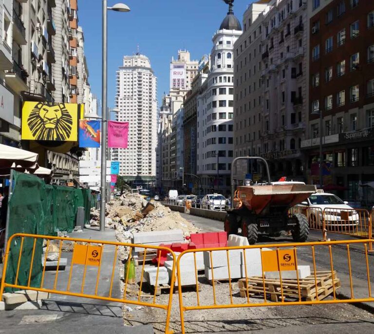 La Gran Vía de Madrid, patas arriba