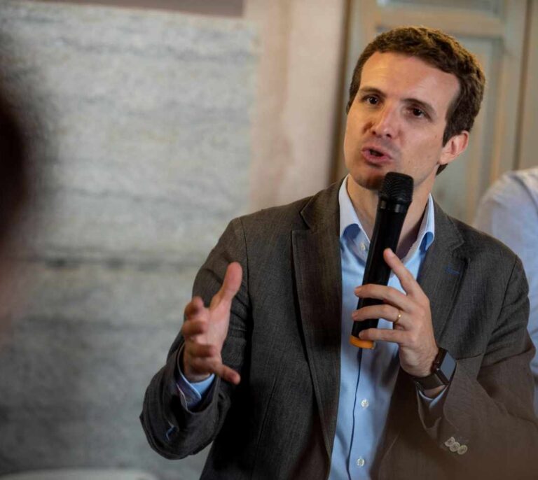 Casado ficha al hijo de Suárez para la Fundación Concordia contra los sectarismos