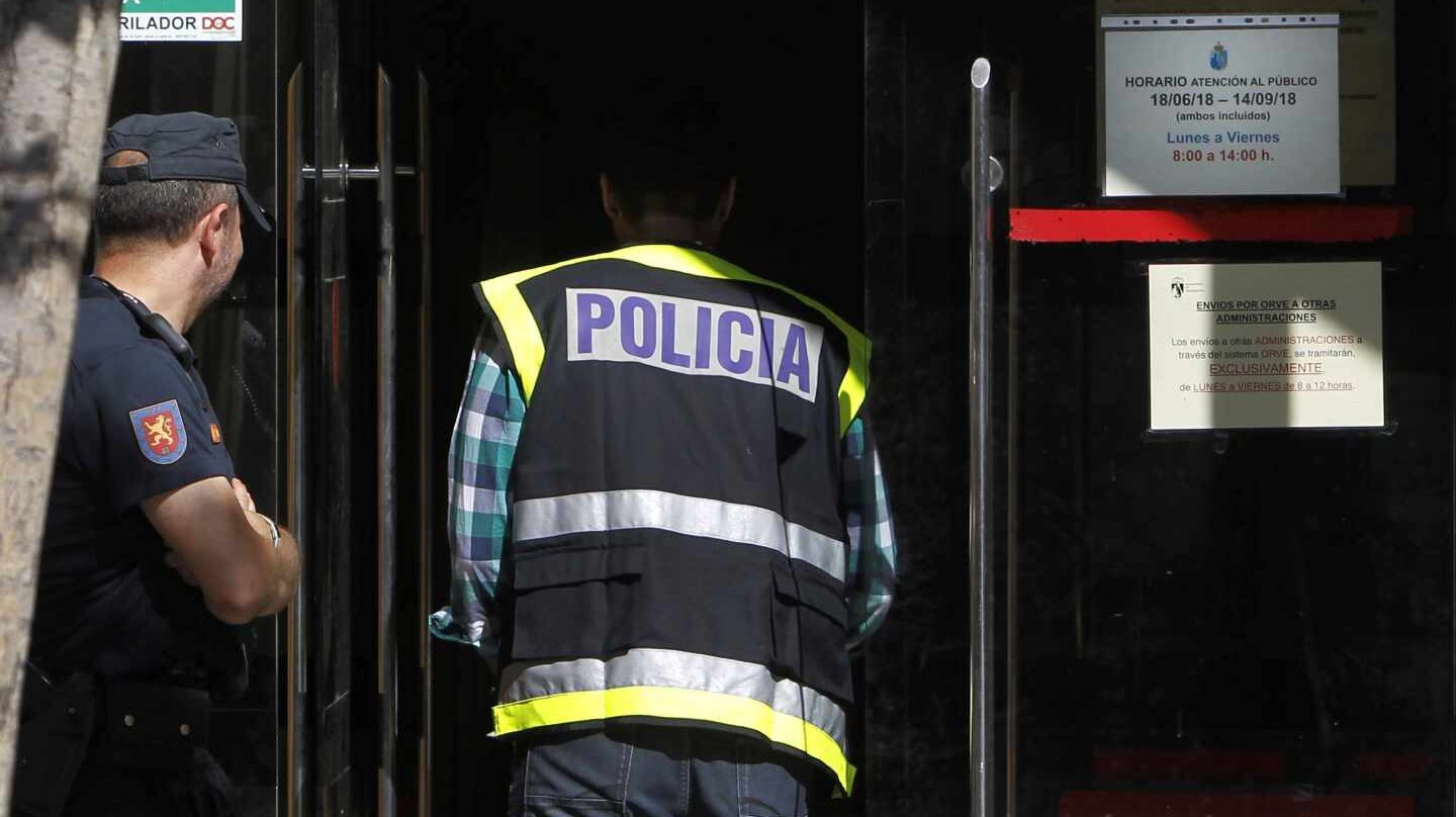Operación Enredadera: la policía entra en el Ayuntamiento de Torrelodones.