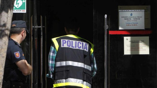 Operación Enredadera: la policía entra en el Ayuntamiento de Torrelodones. Operación Enredadera: la policía entra en el Ayuntamiento de Torrelodones.