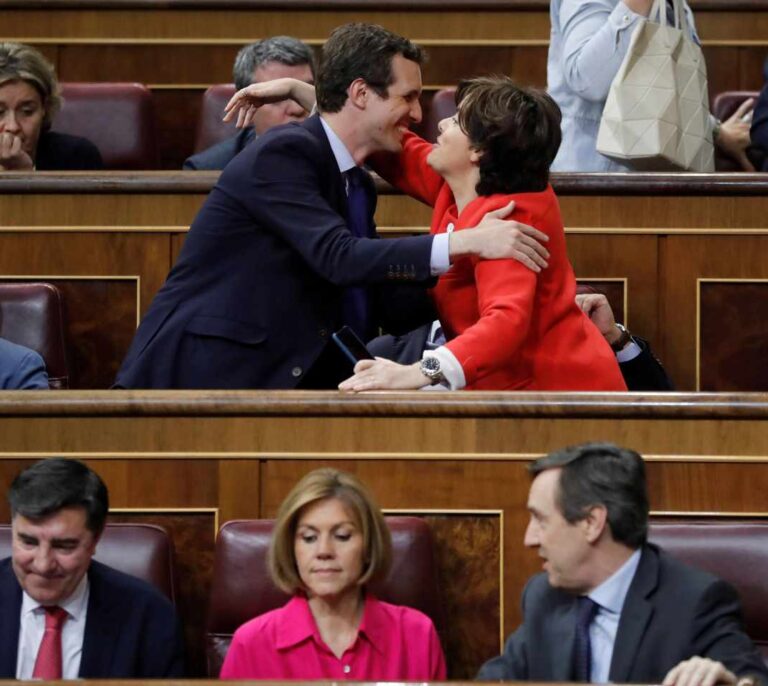 Dirigentes afines Santamaría se lanzan a por Casado: "Suena a oportunista"